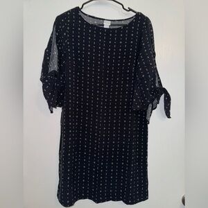Black H&M dress with open sleeves